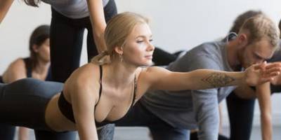 pilates-groupe-air-plane-B-400x200xc (1)